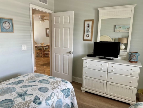 Holmes Beach Vacation end Unit Rental with Gulf View